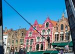 Split Mirror Of Historic Gabled Buildings And Cafes In Market Sq Stock Photo