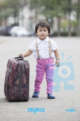 Asian Children Walking On Street With Big Suitcase Use For Journ… Stock Photo