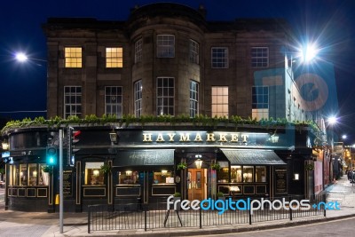 Haymarket Pub In Edinburgh At Night Stock Photo