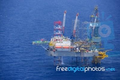Helicopter Pick Up Passenger On The Offshore Oil Rig Stock Photo