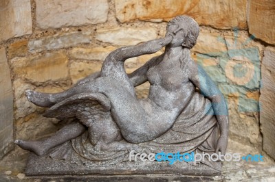 Hever, Kent/uk - September 18 : Statue In The Gounds Of Hever Ca… Stock Photo