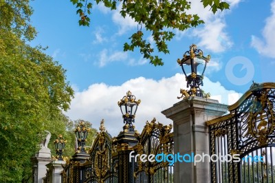 London - November 3 : Canada Gate In Green Park In  London On No… Stock Photo