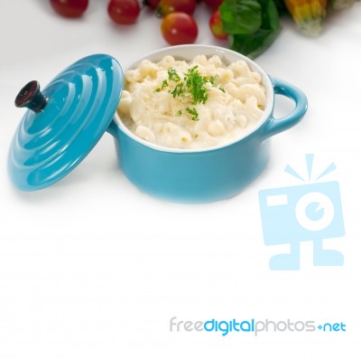 Mac And Cheese On A Blue Little Clay Pot Stock Photo