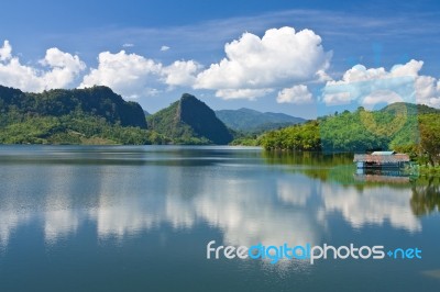 Mae Kaung Dam In Northern Thailand Stock Photo