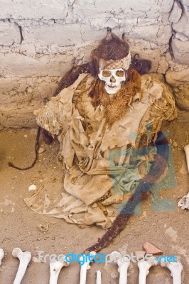 Mummy In Gravesite Stock Photo