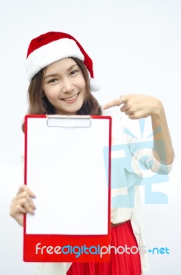 Smiley Asian Woman In Santa Hat Hold A Red Writeboard Stock Photo