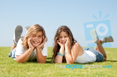 smiling sibling Lying In lawn Stock Photo