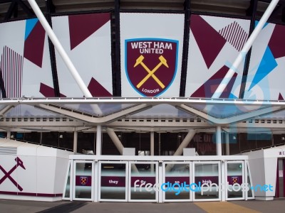 West Ham Fc New Stadium In Queen Elizabeth Olympic Park London Stock Photo