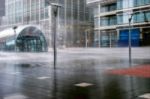 Torrential Rain At Canary Wharf Docklands London Stock Photo