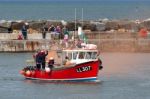 Rnli Rescue Demonstration In Staithes Stock Photo