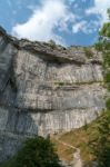View Of The Curved Cliff At Malham Cove In The Yorkshire Dales N Stock Photo
