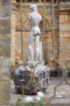 Hever, Kent/uk - September 18 : Statue In The Gounds Of Hever Ca Stock Photo