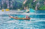 Krabi - December 1: Long Boat And Tourist At Maya Bay In Phi Phi Island. Photo Taken On December 1,2016 In Krabi, Thailand Stock Photo