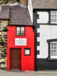 The Smallest House In Great Britain Stock Photo
