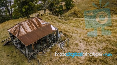 Abandoned Outback Farming Shed In Queensland Stock Photo