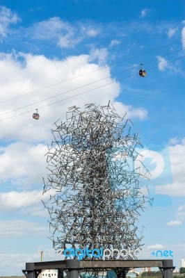 Anthony Gormley's Quantum Cloud Sculpture Next To North Greenwic… Stock Photo