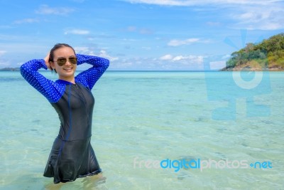 Asian Teen Girl Is Relax In The Sea During Travel To Ko Lipe, Thailand Stock Photo