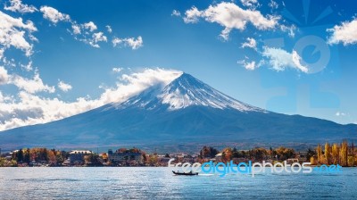 Autumn Season And Mountain Fuji At Kawaguchiko Lake, Japan Stock Photo