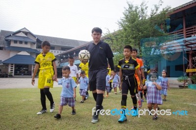 Bangkok, Thailand - Nov 2016: In The Nov 23, 2016. Youth Soccer Match, In Pieamsuwan Elementary School Stock Photo