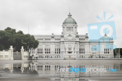 Bangkok Thailand - September 16 : The Ananta Samakhom Throne Hall Within Dusit Palace In Bangkok Thailand On September 16, 2015 Stock Photo