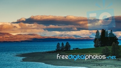 Beautiful Scenic Of Lake Pukaki ,aoraki-mt.cook National Park South Island New Zealand Important Traveling Destination Stock Photo