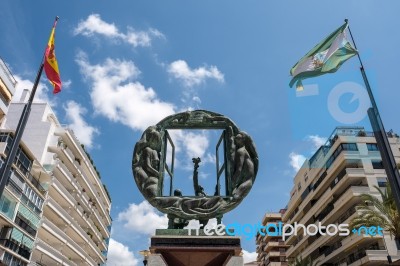 Boys And Window Sculpture By Eduardo Soriano In Marbella Stock Photo