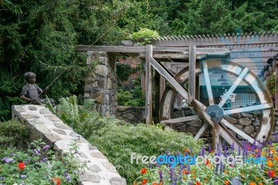 Brentwood Bay, Vancouver Island/canada - August 11 : Bronze Stat… Stock Photo Brentwood Bay, Vancouver Island/canada - August 11 : Bronze Stat… Stock Photo