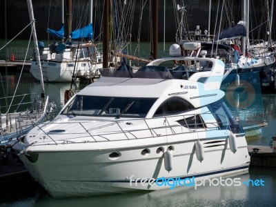 Brighton, Sussex/uk - May 24 : View Of Brighton Marina In Bright… Stock Photo