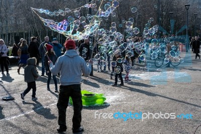 Bubblemaker On The Southbank Of The Thames Stock Photo