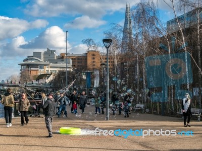 Bubblemaker On The Southbank Of The Thames Stock Photo