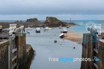 Bude, Cornwall/uk - August 15 : Boats In The Harbour At Bude On Stock Photo