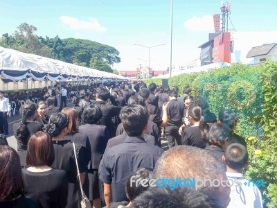 Buriram, Thailand - October 26, 2017 : Mourners Lay Flowers As A… Stock Photo