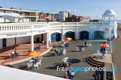 Cafe In The Grounds Of The De La Warr Pavilion In Bexhill-on-sea… Stock Photo