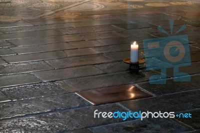 Candle Burning For Thomas à Becket In Canterbury Cathedral Stock Photo