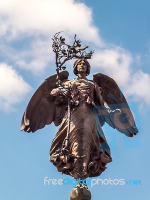 Cardiff, Wales - June 8 : Statue Of Peace Adjacent To Cardiff Ci… Stock Photo