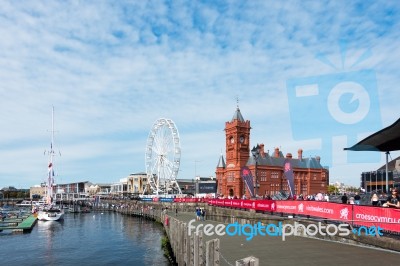 Cardiff/uk - August 27 : Ferris Wheel And Pierhead Building In C… Stock Photo
