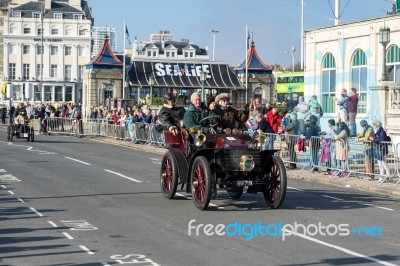 Cars Approaching The Finish Line Of The London To Brighton Veter… Stock Photo