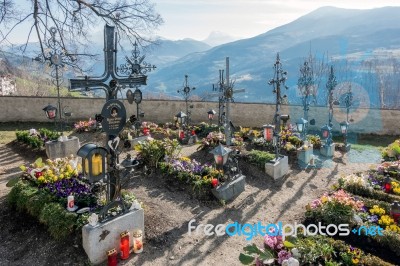 Cemetery Of The Parish Church In Villanders Stock Photo