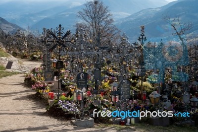 Cemetery Of The Parish Church In Villanders Stock Photo