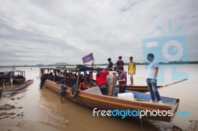 Champasak Laos - Nov22 - Group Of Tourist On Mekong River Passen… Stock Photo