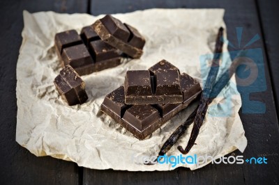 Chunks Of Dark Chocolate Bar And Vanilla Beans Stock Photo