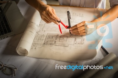 Creative Architect Projecting On The Big Drawings In The Dark Lo… Stock Photo