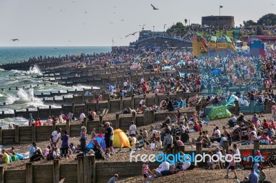 Crowded Eastbourne Beach For The Airbourne Show Stock Photo
