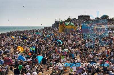Crowded Eastbourne Beach For The Airbourne Show Stock Photo