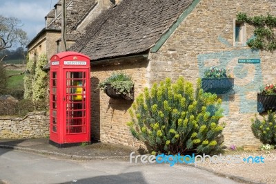 Defibrillator In And Old Phone Box In Upper Slaughter Village Stock Photo