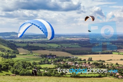 Devils Dyke, Brighton/sussex - July 22 : Paragliding At Devil's Stock Photo