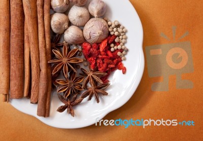 Dry Asia Spice Herb Vegetable Garlic Cinnamon Stick White Pepper… Stock Photo