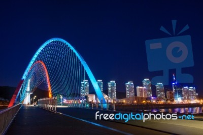 Expro Bridge At Night In Daejeon,korea Stock Photo