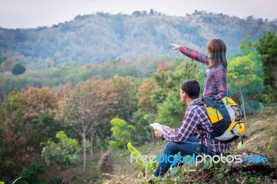 Female Tourists And Men Are Viewing The Mountain Stock Photo