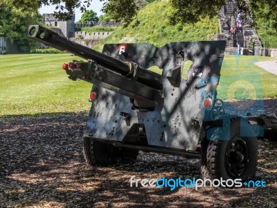 Field Saluting Gun In The Grounds Of Cardiff Castle Stock Photo
